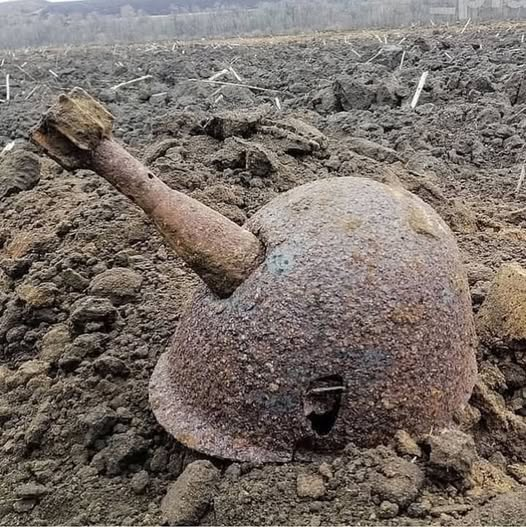 Mark Hill (@markhill1608) on Twitter photo <a href="/AllDayLUFC/">All Day LUFC</a> <a href="/LUFC/">Leeds United (C)</a> If he was a soldier in WW2, this would have been his helmet! <a href="/AllDayLUFC/">All Day LUFC</a> <a href="/LUFC/">Leeds United (C)</a> If he was a soldier in WW2, this would have been his helmet!