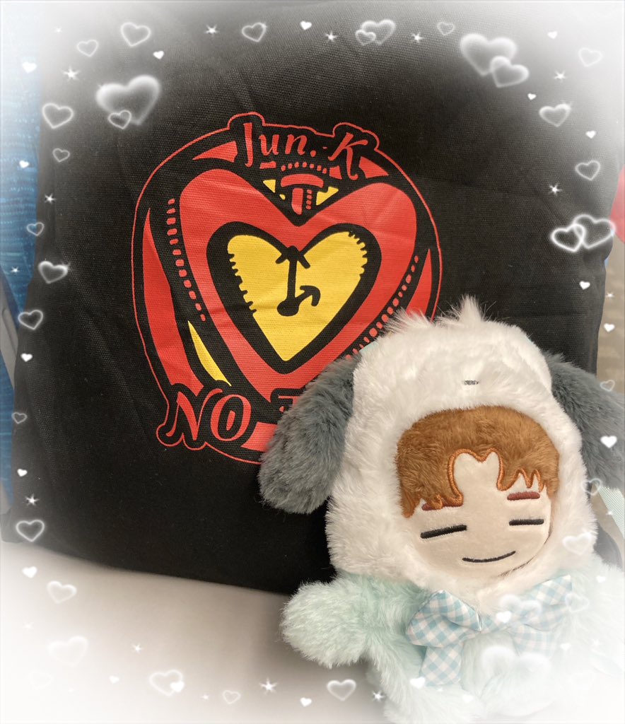 浮上全然できてなかったけど生きてます！
本日じゅんけサイン会1部とハイタ1〜3部におりますので、よろしくお願いします🌸🐼
懐かしのバッグ引っ張り出してきたけど、シワシワで恥ずかしい😂これ、FC盤入れるのにちょうどいいです