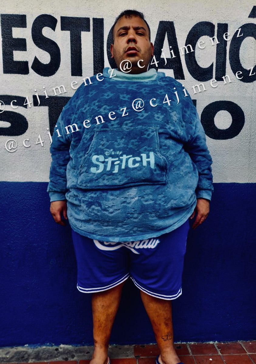 CUIDANDO los DEPAS QUE INVADÍAN
Son Roberto Reyes y Hansel Camarillo, de la banda de Los Gordos.
Así cuidaban uno de los depas q le quitaron a sus dueños en <a href="/A_VCarranza/">Alcaldía Venustiano Carranza</a> 
Extorsionaban y se los apropiaban.
Agentes de <a href="/SSC_CDMX/">SSC CDMX</a> los detuvieron.

El caso #C4EnAlerta