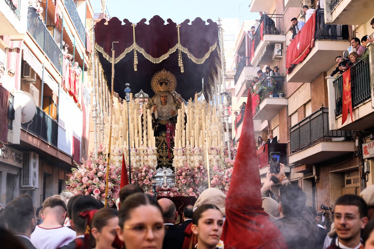 ✝️Las hermandades de La Fe, Descendimiento, Santo Entierro y La Soledad nos dejan estas preciosas imágenes en este Viernes Santo, donde el tiempo ha amainado, permitiendo vivir momentos muy esperados y especiales para los cofrades onubenses. 

#ViernesSanto #SSHuelva25