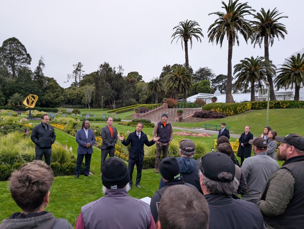 vincecourtney's tweet photo. Thank you Mayor @DanielLurieSF for taking the time on your 100th 💯 day in office to visit our hard-working @sfrecpark gardeners and horticulturalists to recognize their efforts to keep our parks beautiful and world-class. https://t.co/88rkWrBvaa