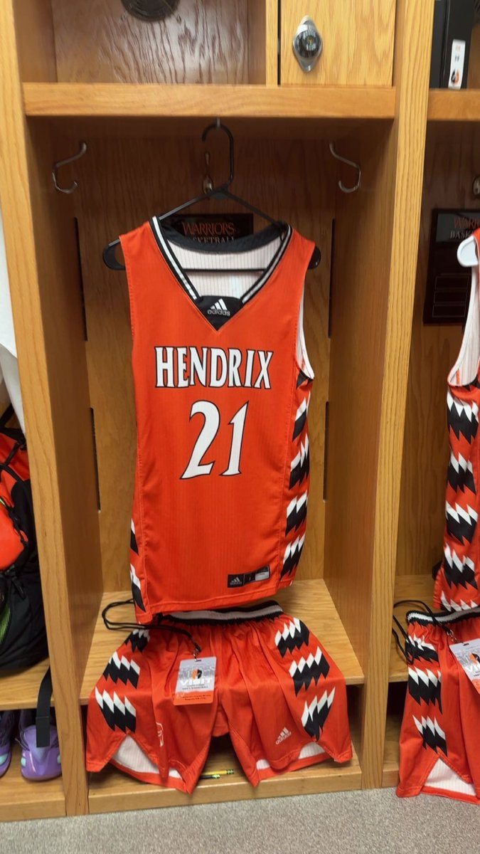 CameronJb23's tweet image. After an AMAZING talk with coach Boone &amp;amp; coach Price, I have received an offer from @Hendrix_MBB!! Thank you coaches for the tour!! @CoachAmpBoone @NCAACoachPrice #AGTG