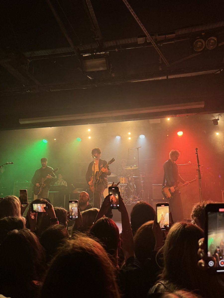 erinsaunderss's tweet photo. @InhalerDublin at the leadmill tonight in sheffield. unreal gig as always x https://t.co/Umm3pm82Bb