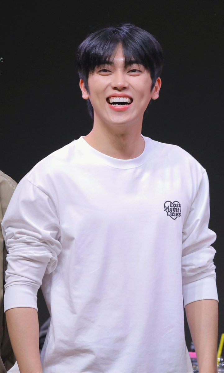 250406 점프업

주말화이팅 ⁽⁽(๑˃̶͈̀ ᗨ ˂̶͈́)⁾⁾

#민균 #MINKYUN #온앤오프 #ONF