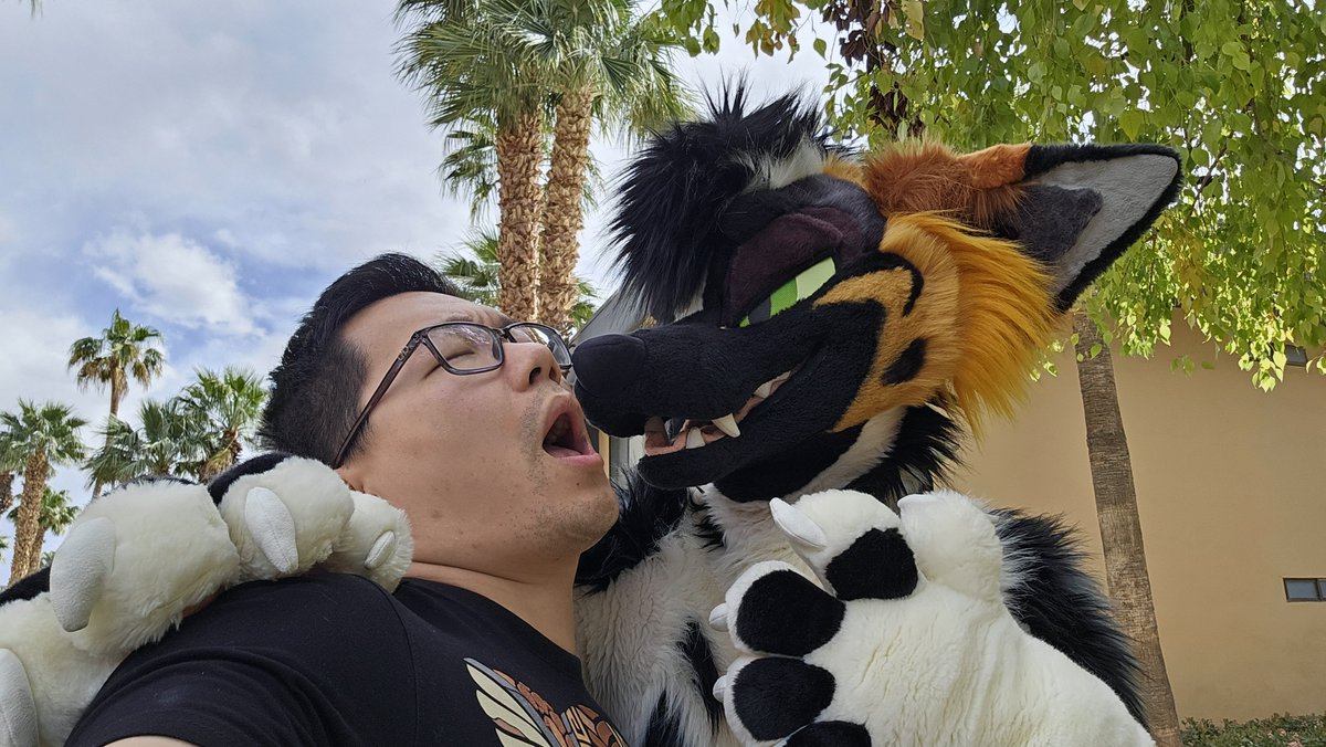 Found many friends wandering around #LVFC2025 today!

<a href="/fateclaw/">Fateclaw</a> <a href="/GonZoFreak_/">Gonzo @ FWA</a> <a href="/CassiusF0x/">CASSIUS</a>