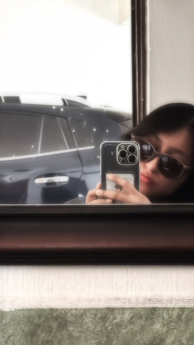 N18Pris's tweet photo. Podré no ver pero si o si usaré 2 lentes una para ver y otra porque me veo genial haciéndolo  jajajaj 💃🏻💁🏻‍♀️✨ https://t.co/JUdX5IQdNN