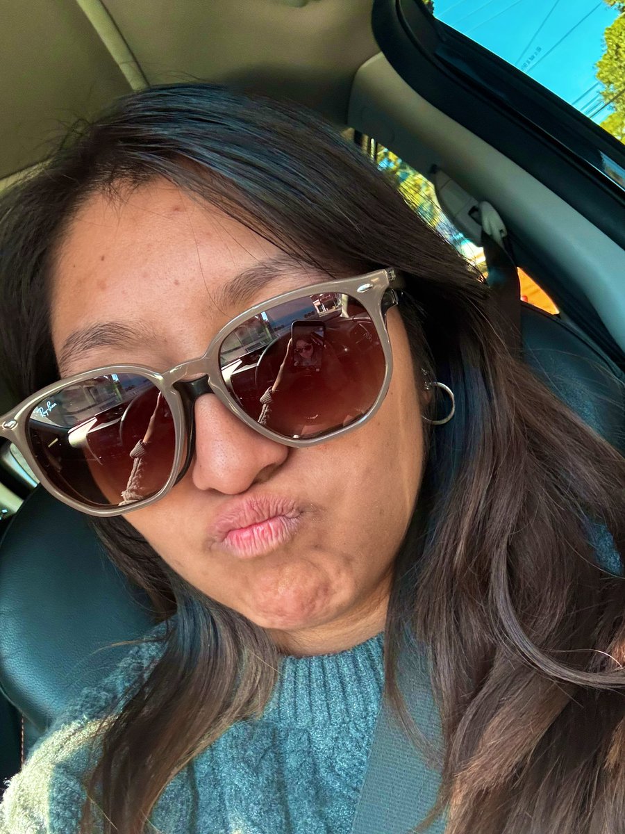 Podré no ver pero si o si usaré 2 lentes una para ver y otra porque me veo genial haciéndolo  jajajaj 💃🏻💁🏻‍♀️✨