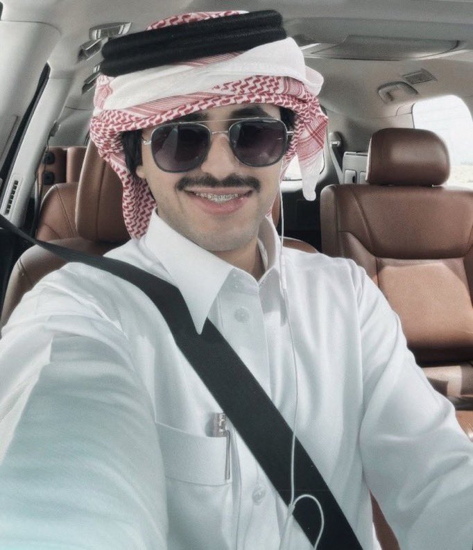 لك ضحكة لو على العالم توزعها !
ما شفت وجه عبوس و خاطر ضايق 🤍