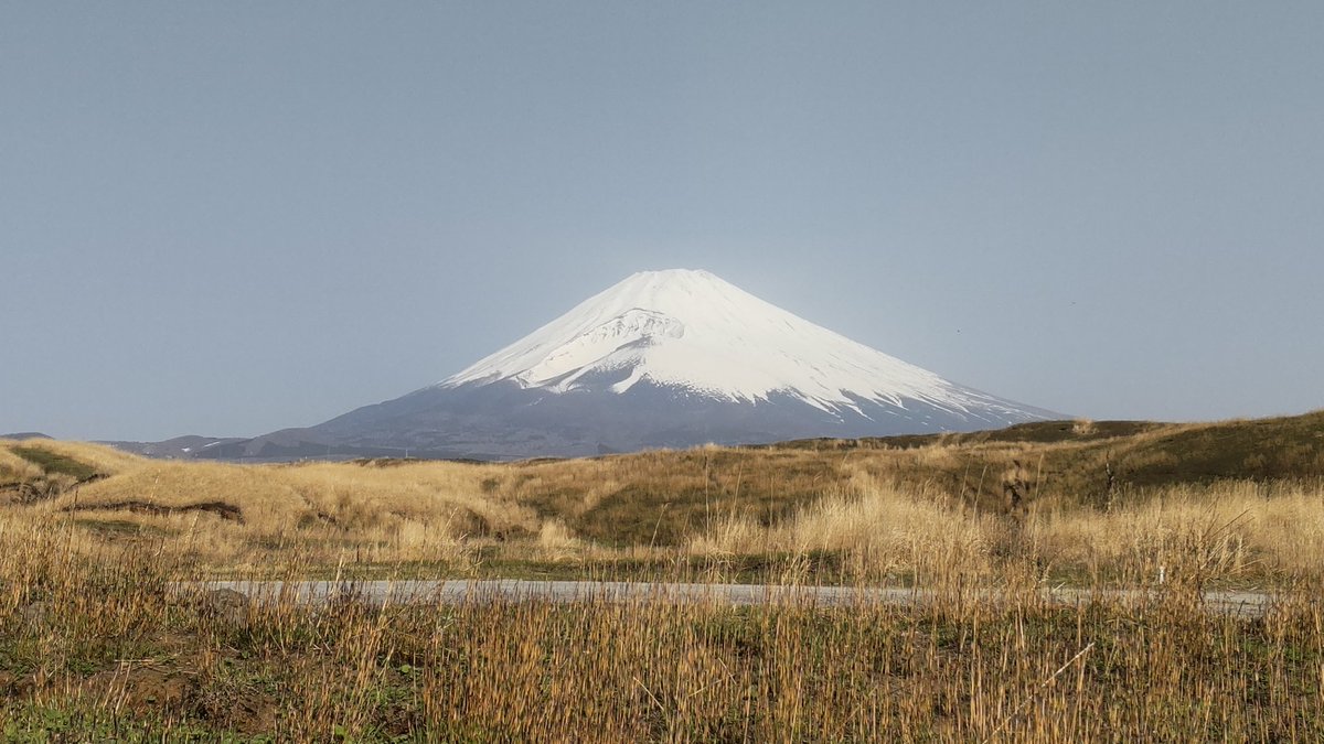 TO_RA_JI_RO's tweet photo. ただいまの富士山🗻 https://t.co/B7ojWAYhoj