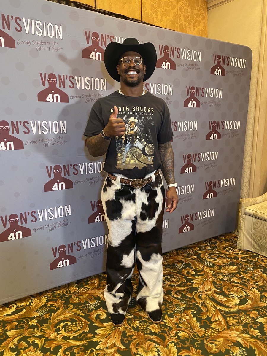 Von Miller is in Aggieland 🏈👓

Miller is hosting his 6th Annual Gig Em Gala for Von’s Vision <a href="/VonsVision58/">Von's Vision Foundation</a>