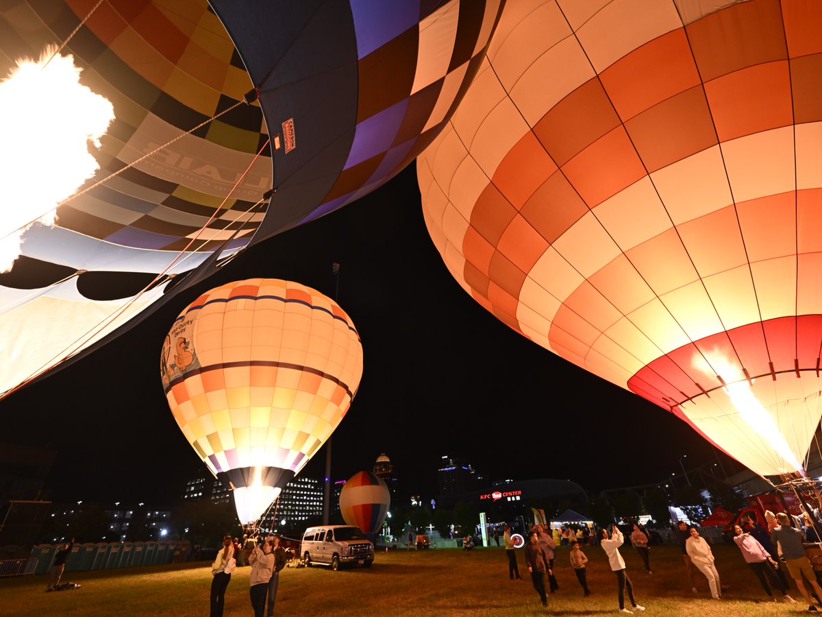 Up, Up and Away! The L&amp;N Federal Credit Union Great BalloonFest lifts off next week! ✨  
 
4️⃣ EVENTS IN 3️⃣ DAYS: 
🎈 Great Balloon Glow – 4/24
🎈 Rush Hour Race – 4/25
🎈 Great Balloon Glow – 4/25
🎈 Great Balloon Race – 4/26

MORE DETAILS: bit.ly/2Q6gk6d