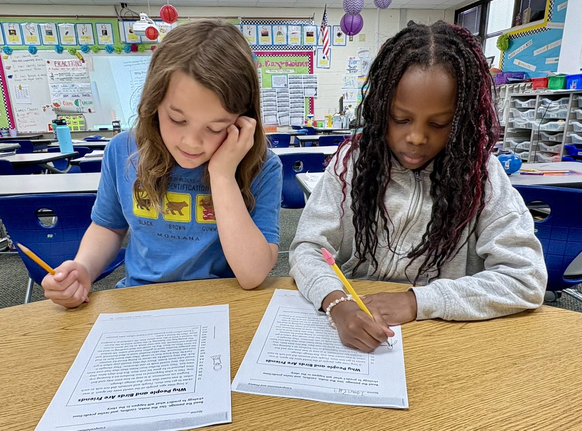 jenscalpone's tweet image. Third graders building reading fluency partner reading. #gogulllake #glcsryan