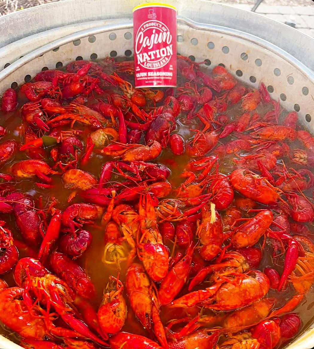 🫵 GEAUX GET THE RED CAN❗️ #CajunNation  #GeauxGetTheRedCan #CajunNationSeasoning
