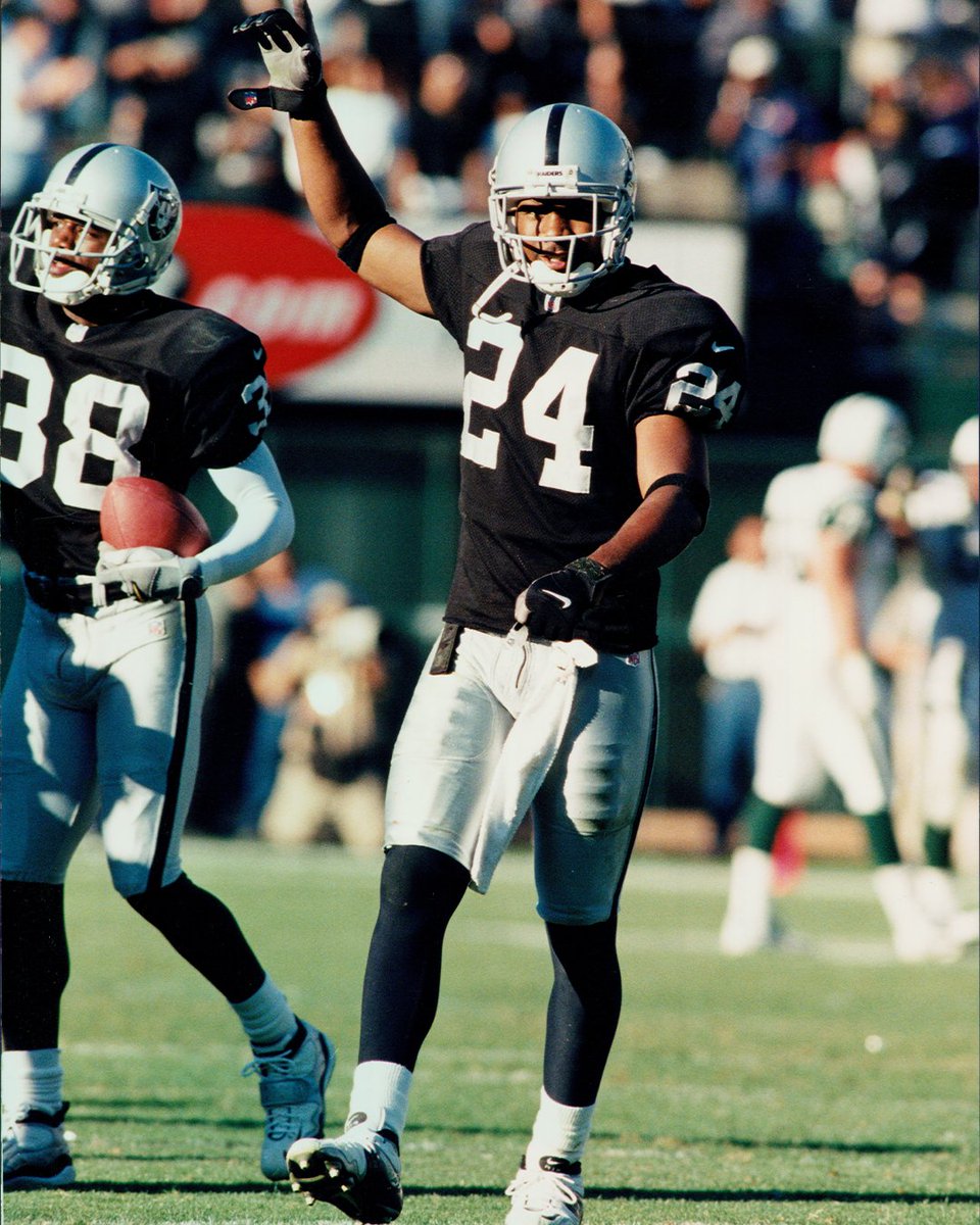 Raiders's tweet photo. On this day in 1998, the Oakland Raiders selected Heisman trophy winner @CharlesWoodson with the fourth overall pick in the first round of the NFL Draft.

#RaiderNation https://t.co/cCGNuq6d4a