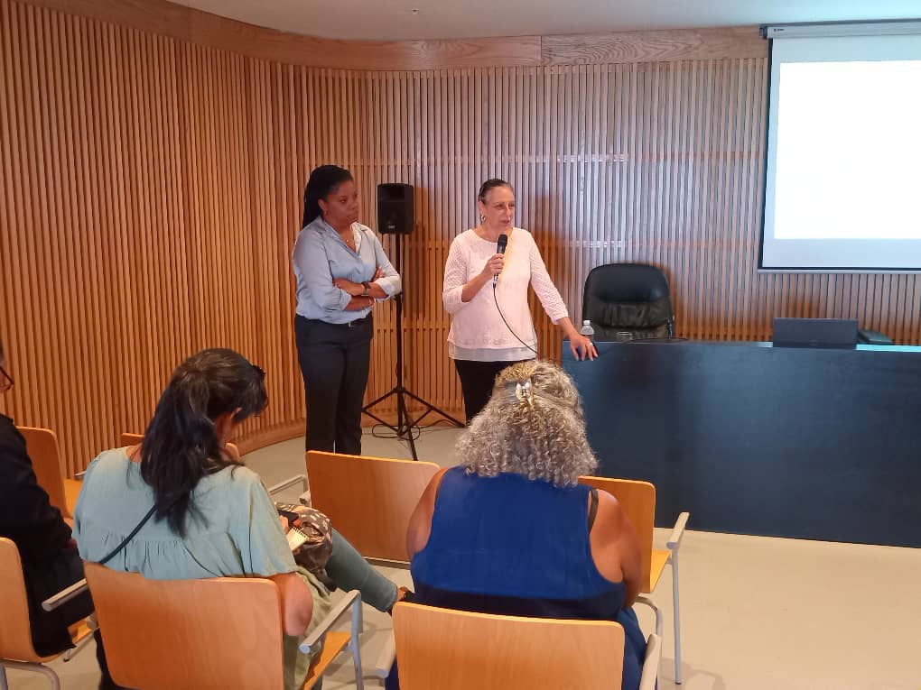 OGAmbienteCuba's tweet photo. Sesión de trabajo del Grupo Técnico Nacional para la implementación del Programa Nacional de Diversidad Biológica en #Cuba. Coordinado por Dr. C. Nelvis Gómez, Experta en Política de Dirección General de Medio Ambiente coordina  Se debate sobre incidencia de incendios forestales https://t.co/qLjdVKrfXc