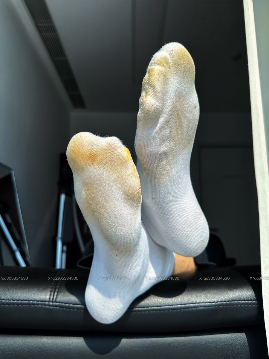 sock tweet media