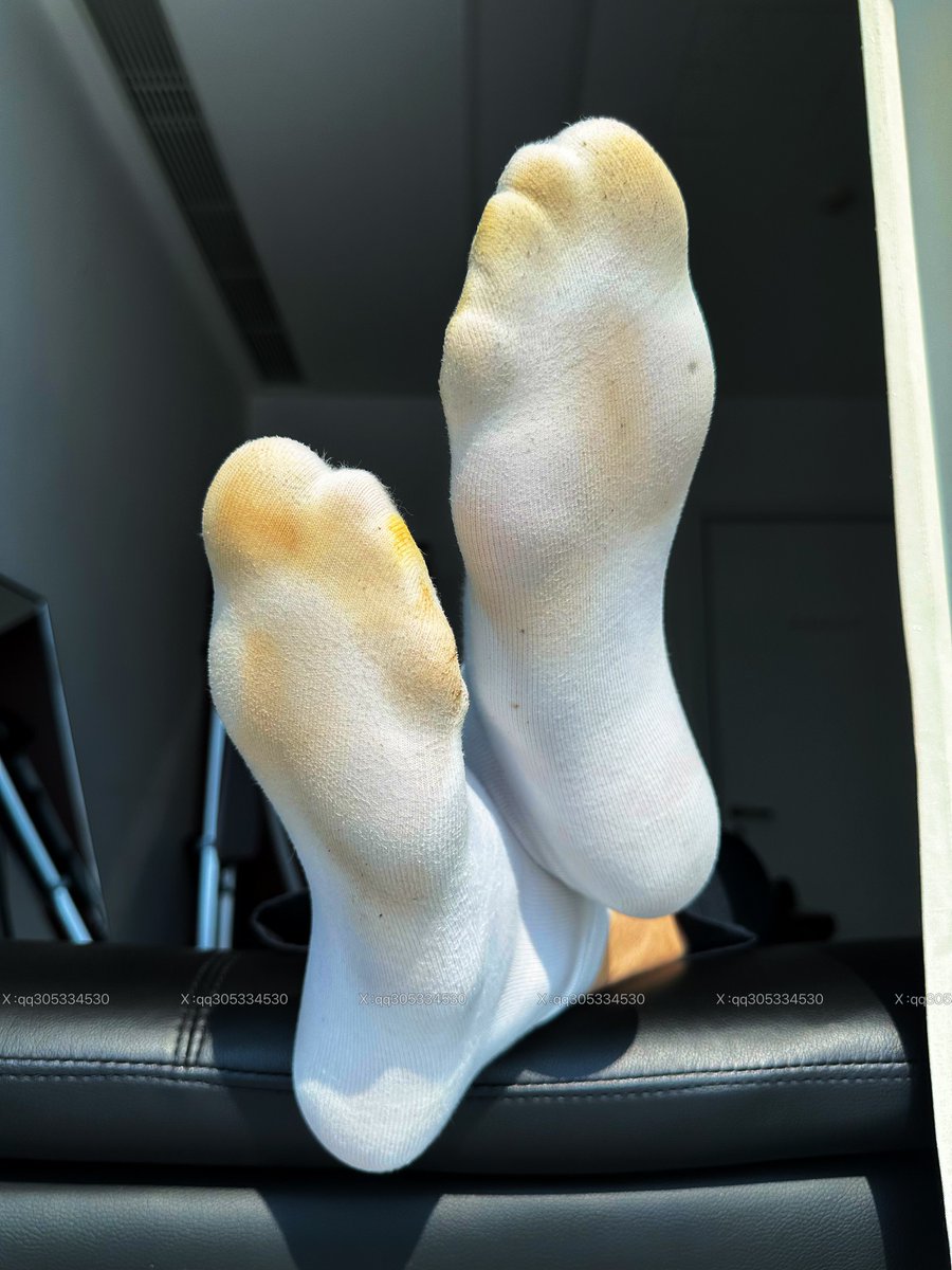 sock tweet media
