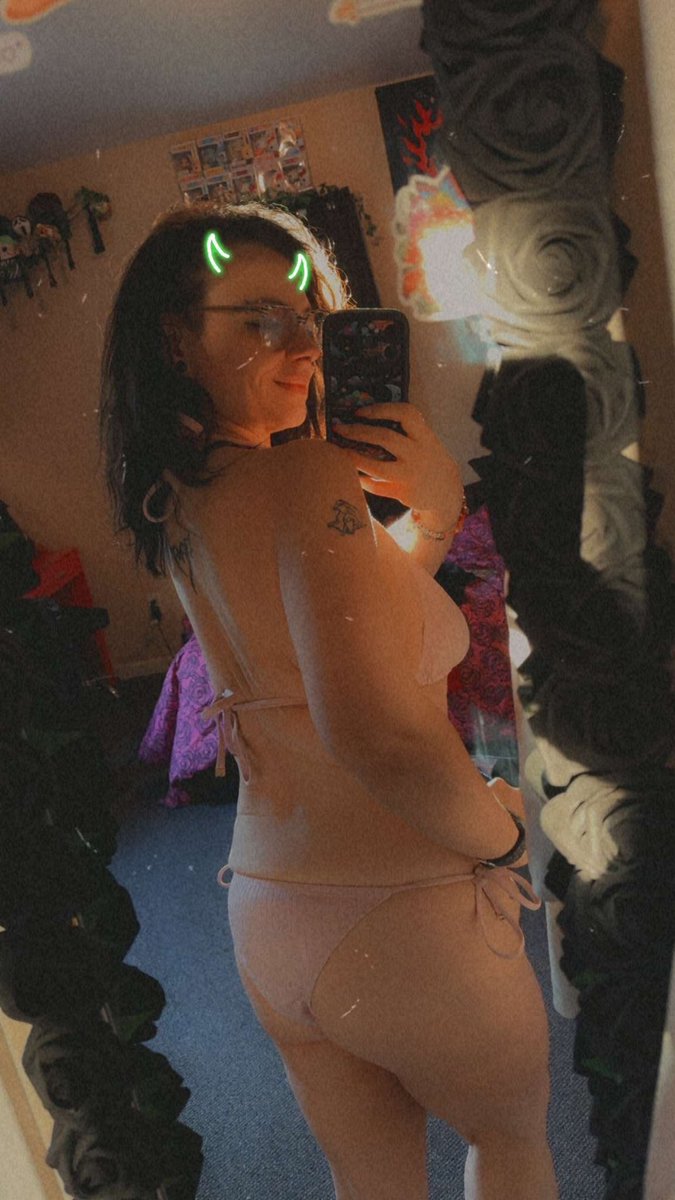 khprincess013's tweet photo. 150+ lb weight loss calls for a new swim suit….first bikini I’ve ever owned 🫣. What do we think?! https://t.co/IdO3z4VUvh
