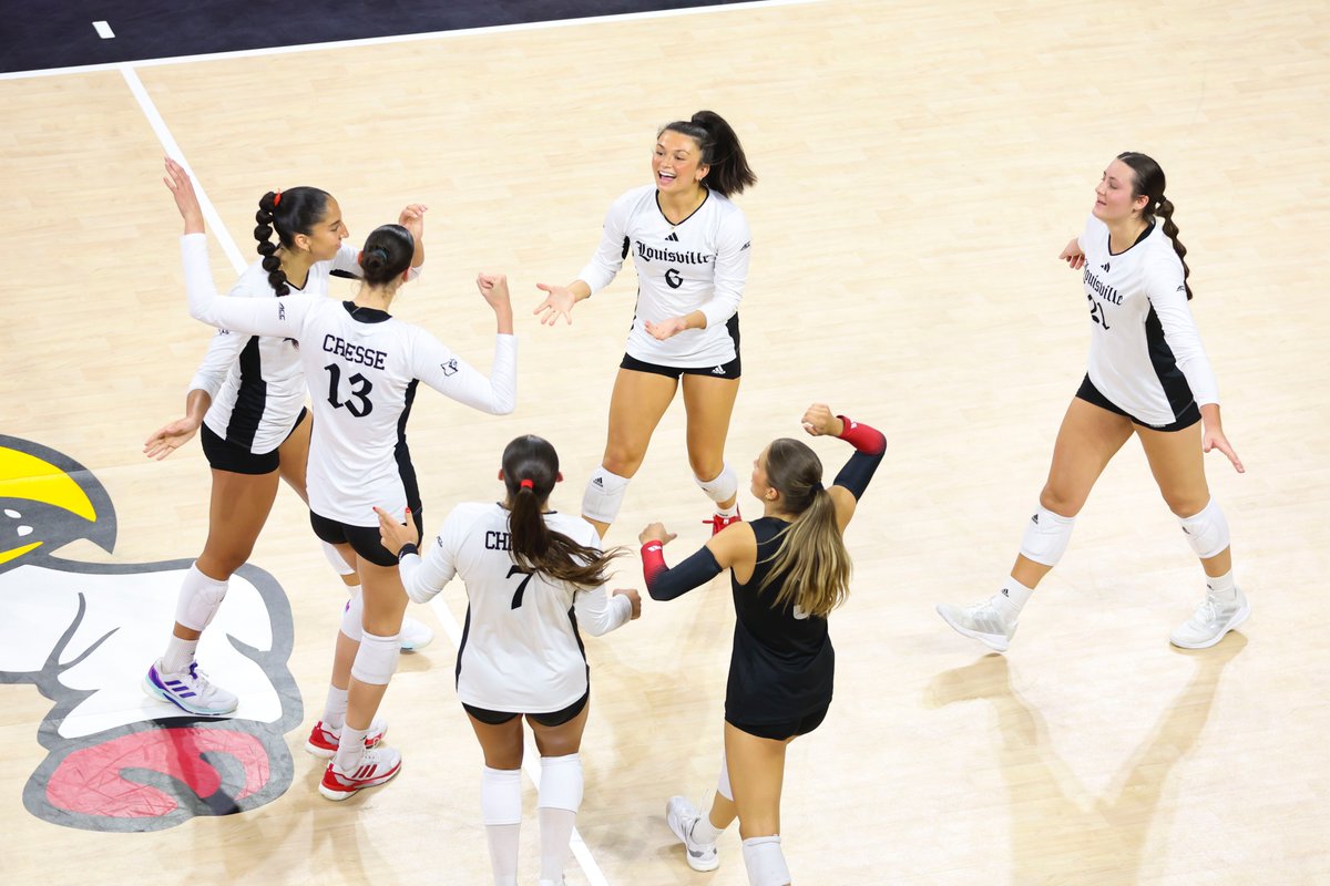 Set 4 | Louisville 12 (2) - Kentucky 9 (1)

All smiles here 🙂

#GoCards