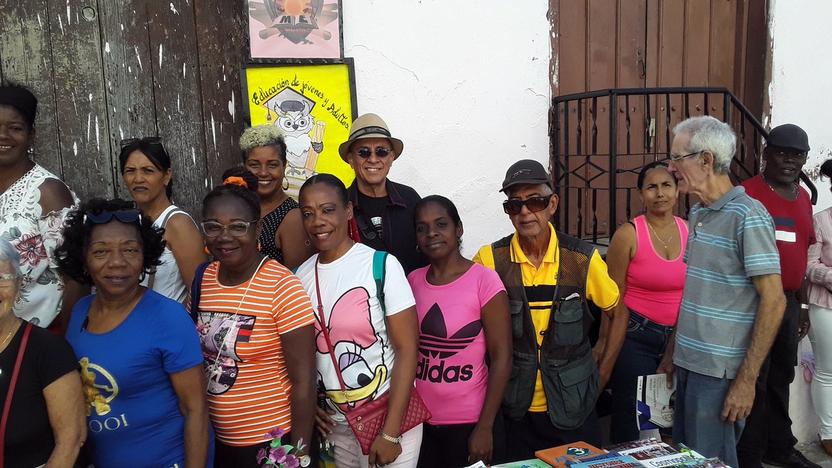 YamileMoya27096's tweet photo. #SiempreSantiago Inaugurada en Santiago de Cuba la 49 edición de la Feria Cultural Expositiva El Tivolí.
Tradición de la Ciudad Héroe @BeatrizJUrrutia @ManuelFalconH @dpestgo @dmesantiago2019 @NorkaColas90538 @MozoYamira13045 @AdolisVelazquez https://t.co/5VSdaQ7n1T