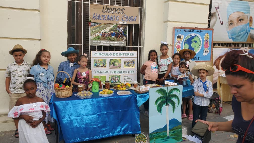 YamileMoya27096's tweet photo. #SiempreSantiago Inaugurada en Santiago de Cuba la 49 edición de la Feria Cultural Expositiva El Tivolí.
Tradición de la Ciudad Héroe @BeatrizJUrrutia @ManuelFalconH @dpestgo @dmesantiago2019 @NorkaColas90538 @MozoYamira13045 @AdolisVelazquez https://t.co/5VSdaQ7n1T