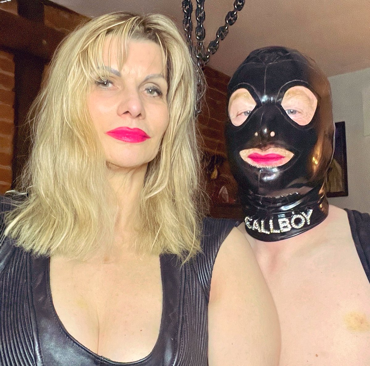 Ab und zu wünscht sich der eine oder andere einen besonderen oder anderen Service meines Callboys… Bitteschön 💐