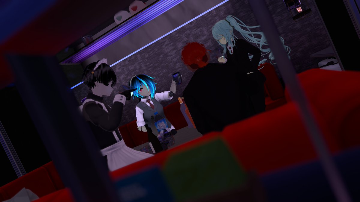 【明日22時30分から開場！#Celaretto】
先週のエイプリル回は沢山のご来場ありがとうございました！！
黒服さんも胞子にやられてか様子が変だったなぁ・・・
でも、大丈夫！今週からは元通りです！！

今週も！皆様のご来店をお待ちしております～✨