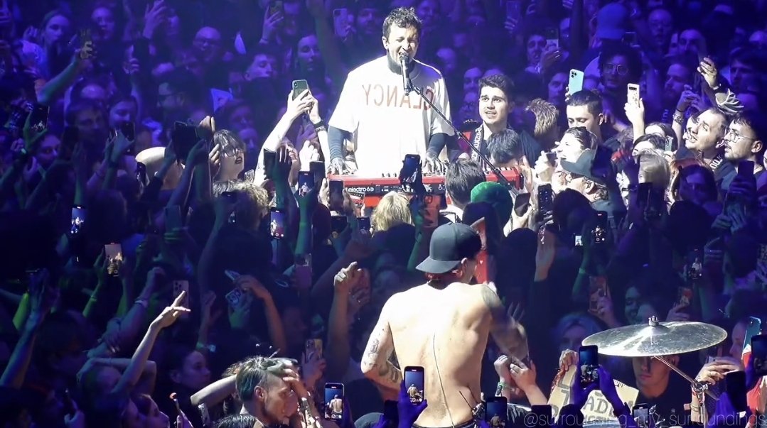 Oh_lalala_'s tweet photo. Btw, if you are still willing to watch horizontal concert videos... here's my #clancyvienna upload
https://t.co/boovAcugeb https://t.co/jRQQ0eoDBm