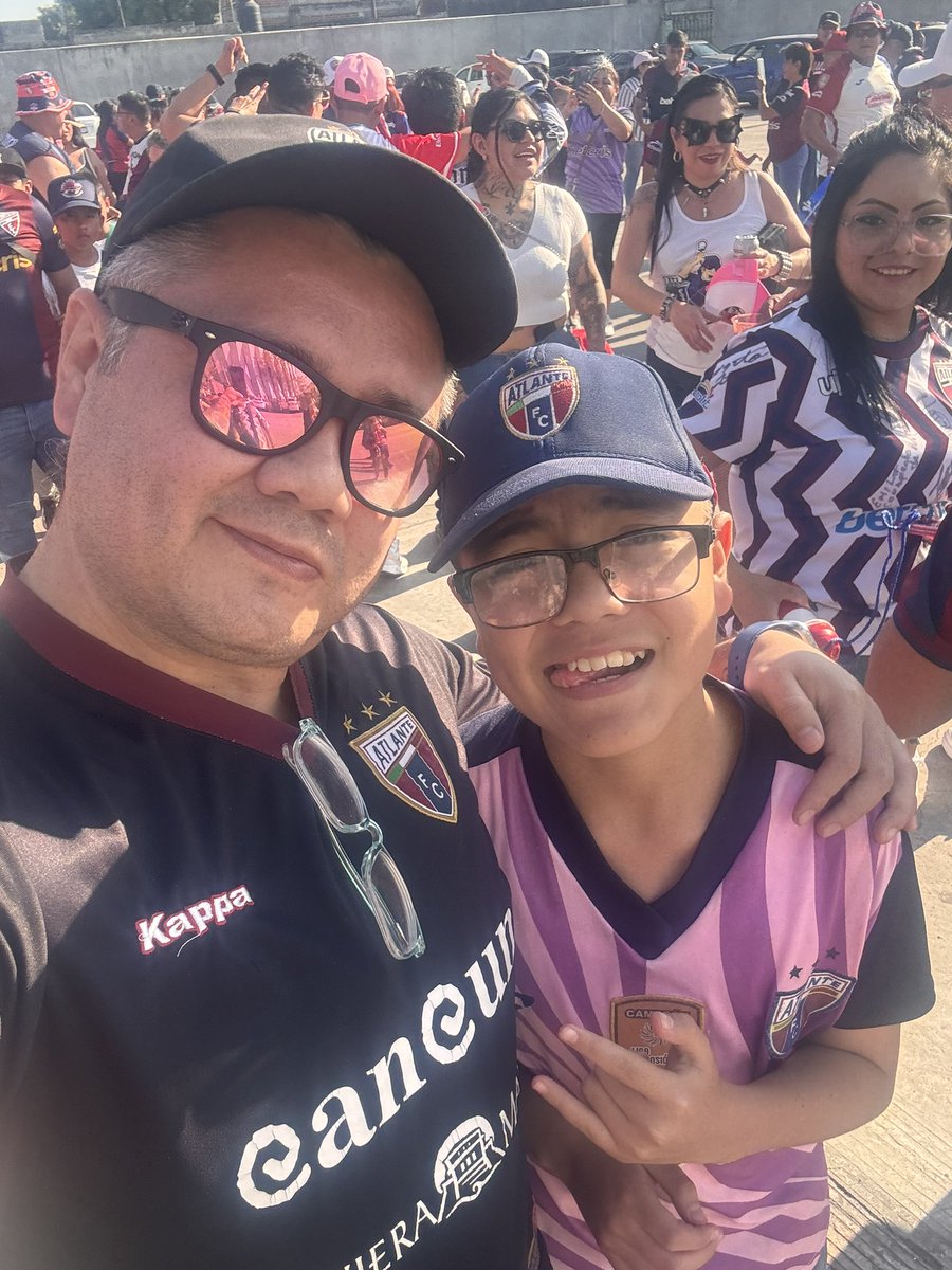 #109Aniversario de grandeza pura! Y nada mejor que compartir esta hermosa herencia azulgrana!
<a href="/PdteEscalante/">Emilio Escalante</a> <a href="/Atlante/">Atlante FC 🐎⚽️</a> <a href="/Felixatlante12/">Felix Fernandez</a> y Chemita lo sabe!