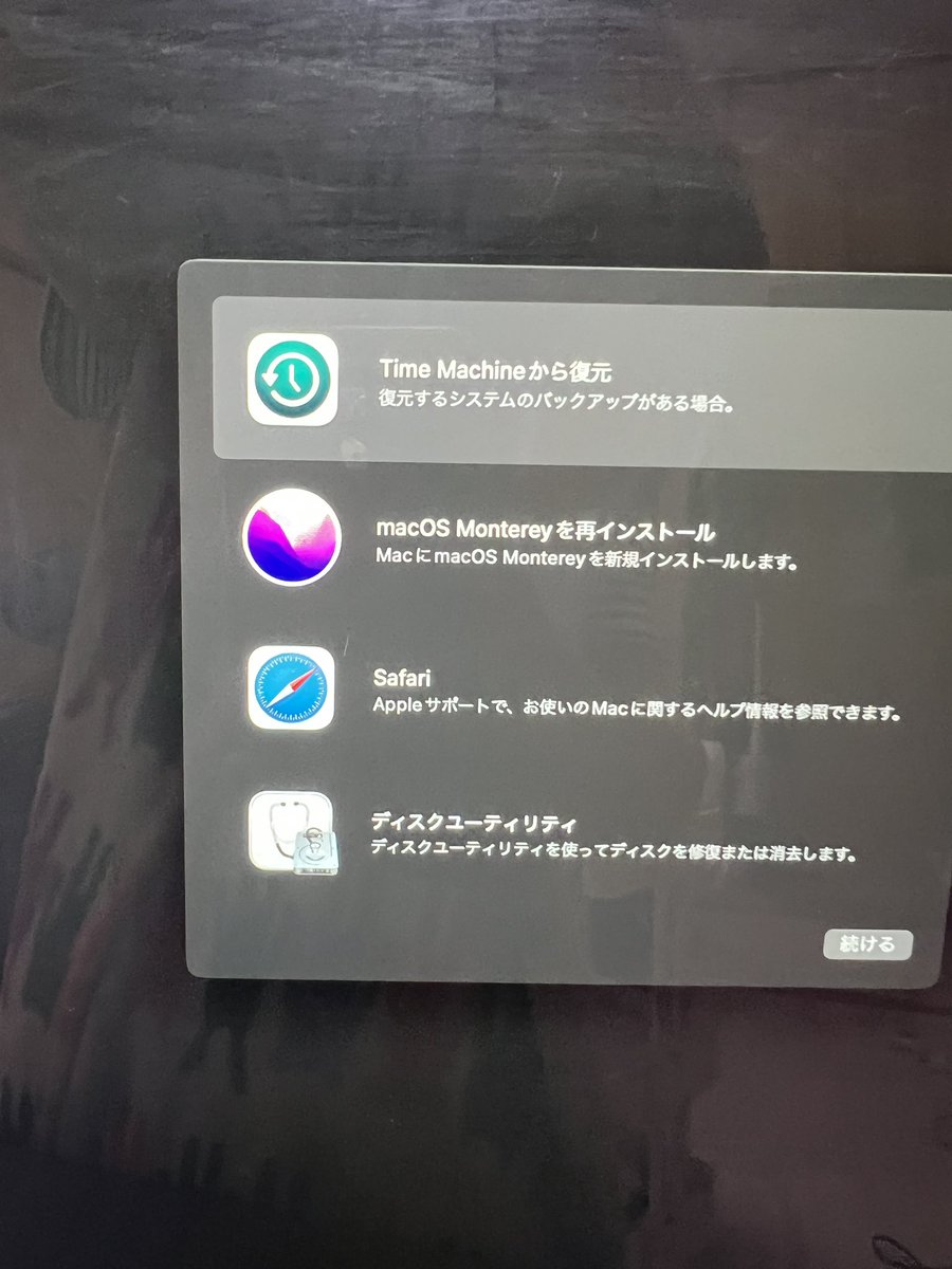 rikaokada's tweet photo. 有識者の方教えてください！

iMacが不調になり半年ぶりに電源を入れてみたのだけど、
command➕Rを押して起動したとこ��、この画面から先に進めない
もう、これは完全に壊れてるってことでいいのかな🥺 https://t.co/b8vjPpjwJo