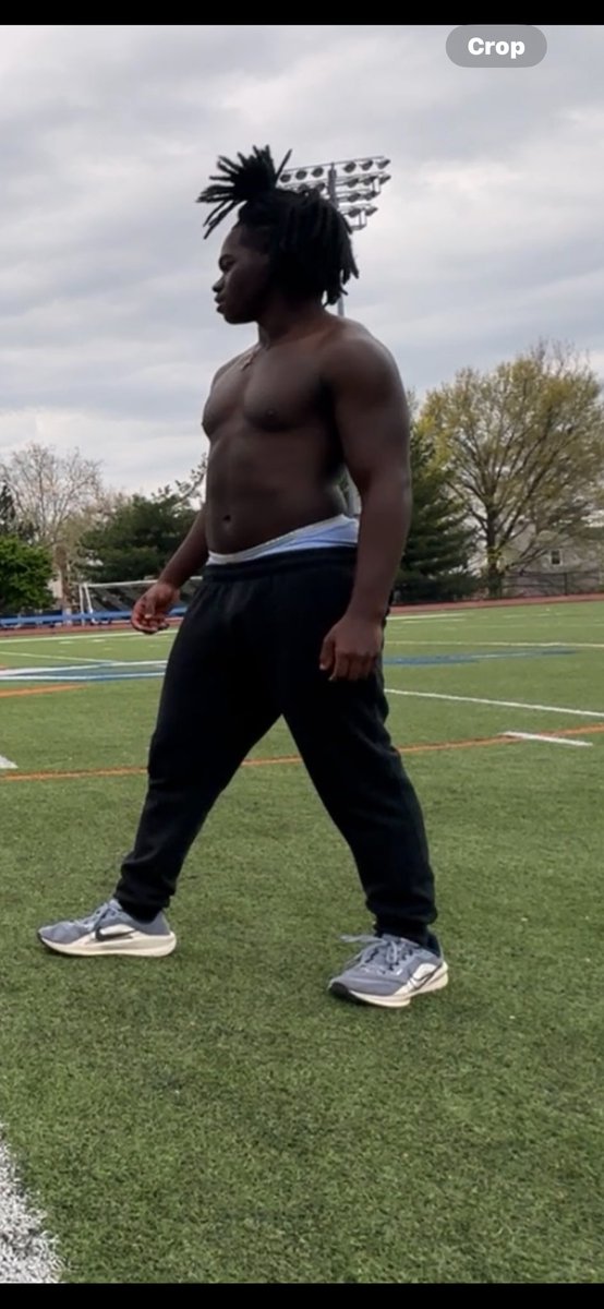 _jaymo4's tweet photo. Great field work today! Still bulking while keeping my speed and agility💪🏾 #RB #offseason https://t.co/1JUD2QmCxh