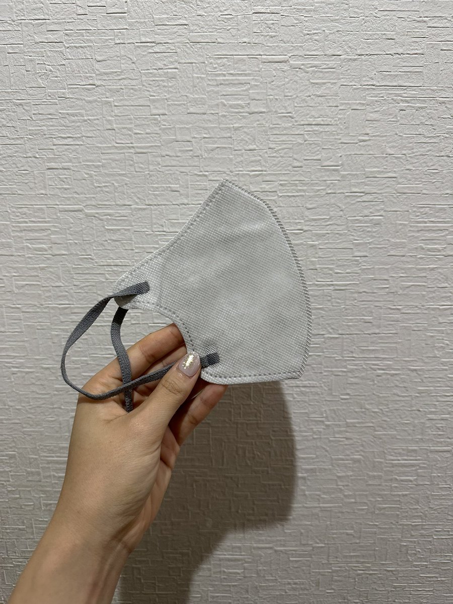 hitomi_886gyal's tweet photo. トレンドのくすみカラーで、マスクしててもオシャレに😷
小顔に見える立体デザインだから、横顔もすっきりきれいに✨
しかも、立体デザインのおかげで、鼻と口の前にしっかりスペースができるから、呼吸がしやすい🙌
PR
#heartmark https://t.co/CzRQzPpRrH