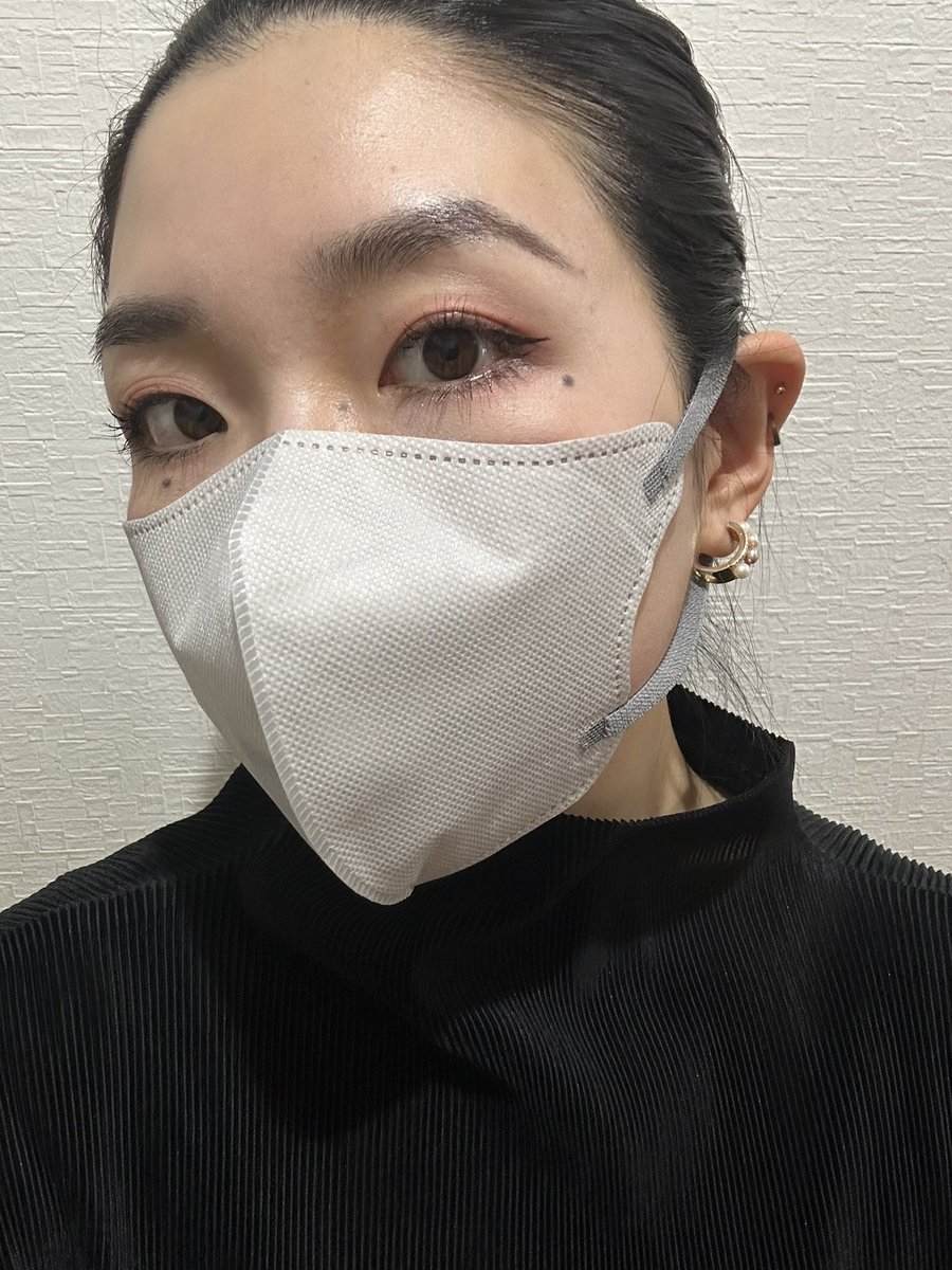 hitomi_886gyal's tweet photo. トレンドのくすみカラーで、マスクしててもオシャレに😷
小顔に見える立体デザインだから、横顔もすっきりきれいに✨
しかも、立体デザインのおかげで、鼻と口の前にしっかりスペースができるから、呼吸がしやすい🙌
PR
#heartmark https://t.co/CzRQzPpRrH