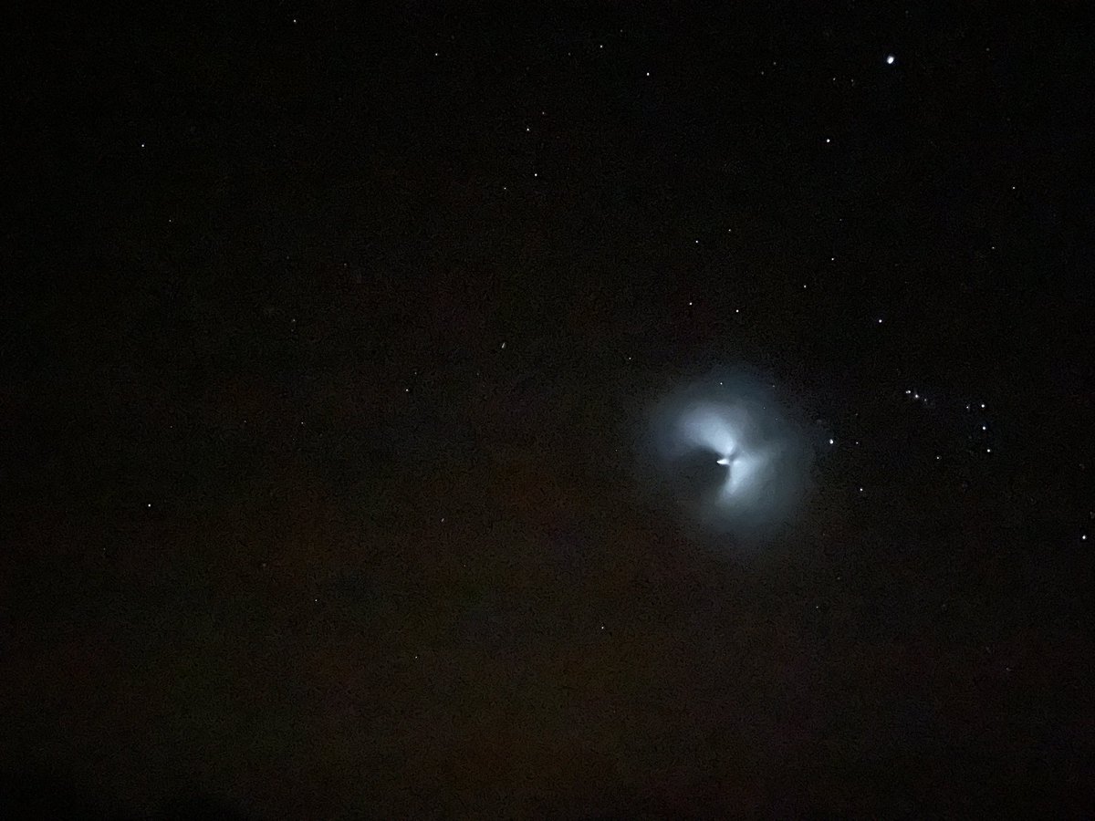 olamanolo's tweet photo. @elviraswinburn Acá en la pampa cruzó de Sur a Norte. Bastante rápido e iluminado mucho. Parecía cometa https://t.co/LRsseivG9g