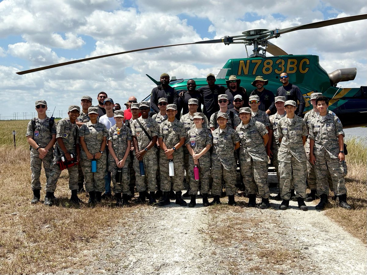 katie_flynt's tweet photo. @CivilAirPatrol Pines-Miramar composite squadron had the amazing opportunity to work alongside @browardsheriff office during their UAS training today. #civilairpatrol #pinesmiramar #UAS https://t.co/WxvkTtJ12A