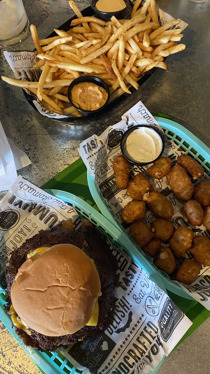 The burgers at #FoxDen inside <a href="/GLDistillery/">Great Lakes Distillery</a> are PHENOMENAL!! <a href="/rachfrye/">Rachel Frye</a> and Violet give them two thumbs up. Look at her drooling! 
Curds and fries, good too, but burger is the 🌟.

P.S. Yes the #StackLethal is big enough for two people!

                   #2HungryParents