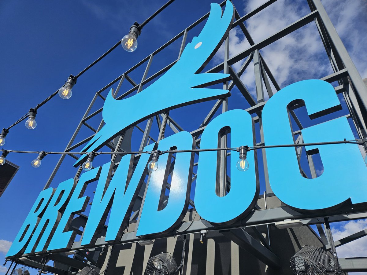 DTLVTOUR's tweet image. Splitting The Dog @BrewDog @DTLVTOUR Don't need a locals discount with the Happy Hour.  This was a $7 pour.  What a view.