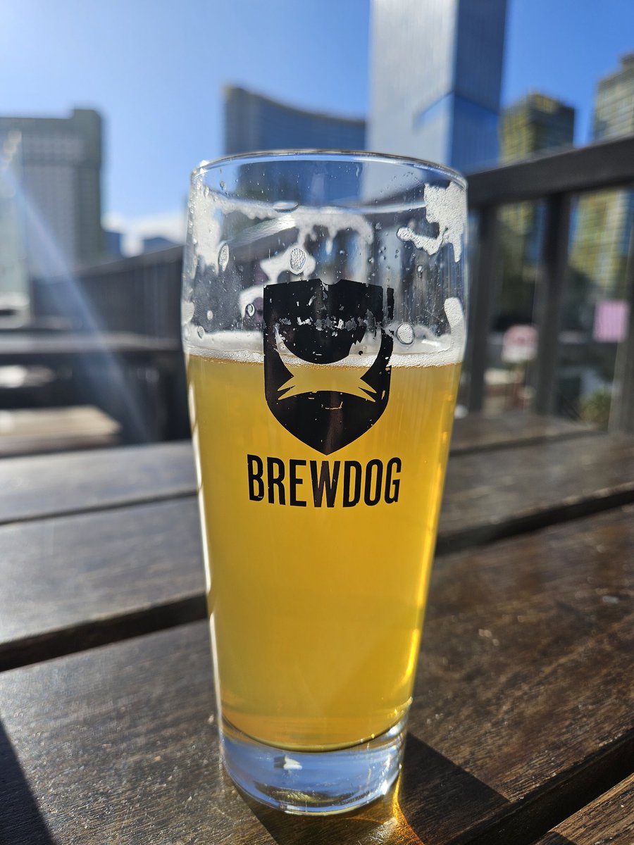 DTLVTOUR's tweet image. Splitting The Dog @BrewDog @DTLVTOUR Don't need a locals discount with the Happy Hour.  This was a $7 pour.  What a view.