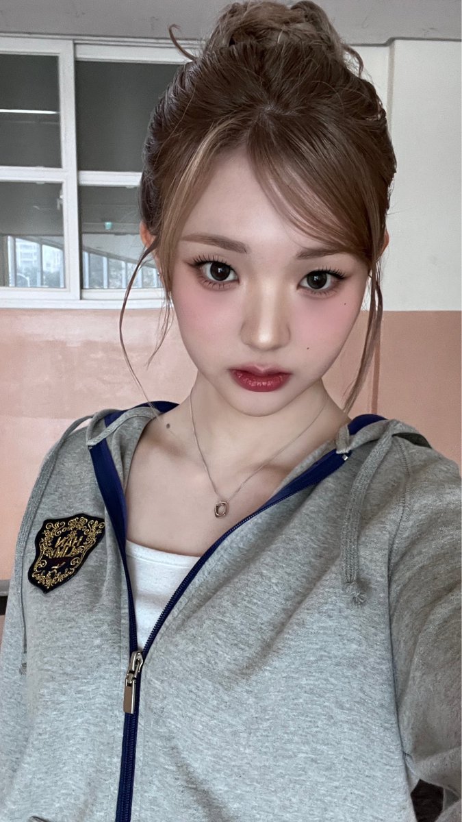 Complexity_12's tweet photo. 250419 #연지 프롬

어머머ㅓ머멈 https://t.co/JUij2i1ZrX