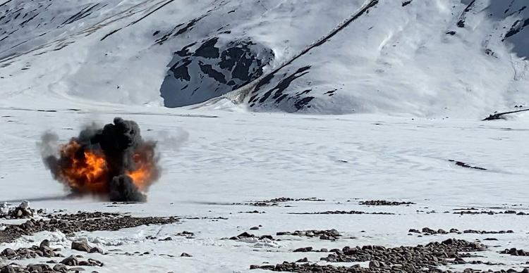 suryacommand's tweet photo. “𝗧𝗿𝗮𝗶𝗻𝗶𝗻𝗴 𝗼𝗻 𝗗𝗲𝗺𝗼𝗹𝗶𝘁𝗶𝗼𝗻 𝗙𝗶𝗿𝗶𝗻𝗴”
#GoldenKeySappers conducted a comprehensive Demolition Firing Cadre for #InfantryPioneer, in high-altitude terrain, reaffirming their operational excellence and adaptability in challenging environments. The training focused on enhancing the combat engineering capabilities of infantry pioneers of #GoldenKeyDiv, with special emphasis on demolition techniques, obstacle clearance, and field fortifications in extreme weather and terrain conditions.
This cadre aimed to foster greater synergy between engineer and infantry units, ensuring seamless coordination during actual operations.
#IndianArmy #SuryaCommand #CombatEngineering #HighAltitudeTraining #MissionReadiness
@adgpi
@ProDefLko
@PRODefDehradun
@PROdefprayagraj
@SpokespersonMoD
@UBArea_IA
@HQ_IDS_India
@MinofDefIndia