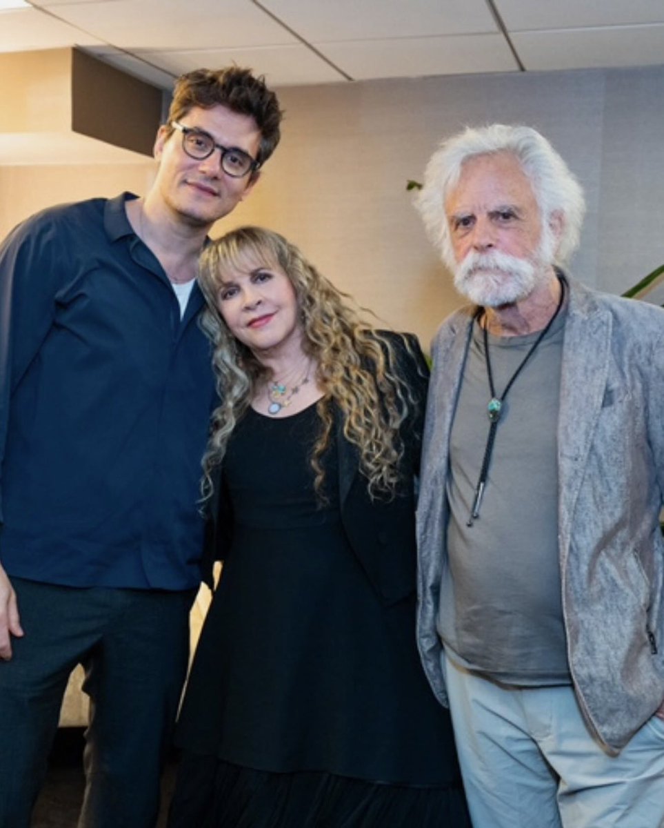StevieInPhotos's tweet photo. Instagram | pollstar_official
“The 2025 Pollstar Awards brought legends together!
Backstage vibes with @bobweir, @stevienicks, and @johnmayer.
Moments like these are pure magic. 🎸🔥🎤🎶
#PollstarAwards #BobWeir #StevieNicks #JohnMayer #DeadAndCompany #RockRoyalty” https://t.co/NPTiXEmfzt
