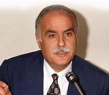 Bugün saat 10.00'da Türk Ocakları 47. Olağan Kurultayını icra edeceğiz. Bundan tam 17 yıl önce, 19 Nisan 2008'de, hastalığına rağmen katıldığı Türk Ocakları Genel Kurul toplantısında aramızdan ayrılarak beka âlemine göçen kıymetli büyüğümüz Ayvaz Gökdemir'i rahmet ve saygıyla