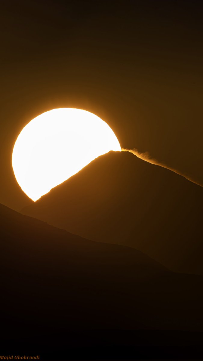 Majidxfuture's tweet photo. طلوع خورشید برفراز دماوند
می‌توانید تصویر را ذخیره و برای والپیپر موبایل استفاده کنید...
#دماوند #ایران https://t.co/9hl8W3bdil