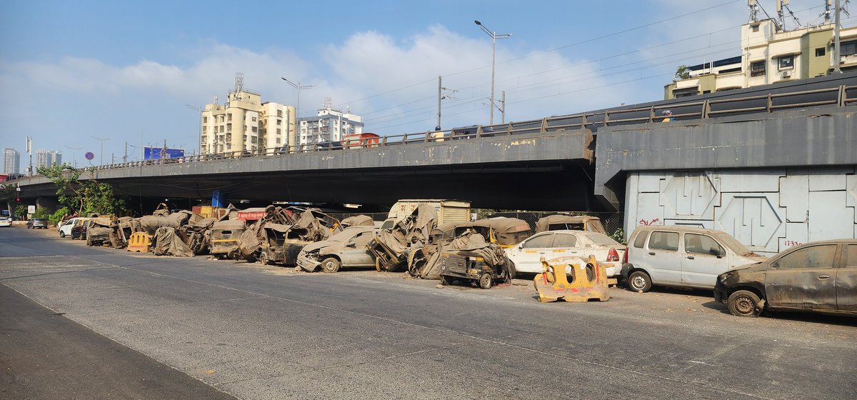 pranavthinks's tweet photo. New Vehicle Dumping Ground!!!
@nitin_gadkari build beautiful highways to be spoiled by local authorities. This dumping ground is created right on WESTERN EXPRESS HIGHWAY near Thakur Complex, Kandivali East, Mumbai. Thank you so much @MTPHereToHelp for this.. 
@Dev_Fadnavis https://t.co/Gf6mZA4ytu