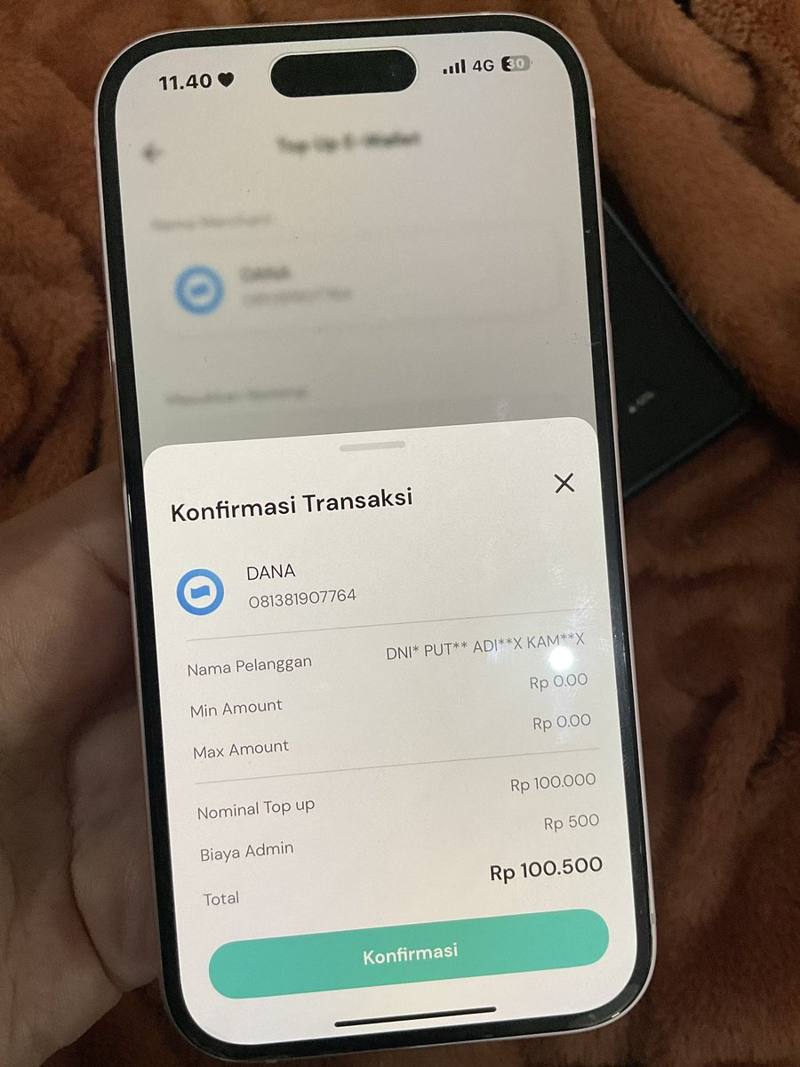 eishi_ts's tweet photo. @bankbsi_id alo min, ini saya gabisa top up dana dari device saya yang lain. udah masukin no dana tapi ga muncul dan gabisa proses:( aplikasi juga udh vers update paling akhir. kalo dari device yg satuny aman2 aja bisa, no nya juga muncul, ini kenapa ya😔 https://t.co/1iK3yruaeJ