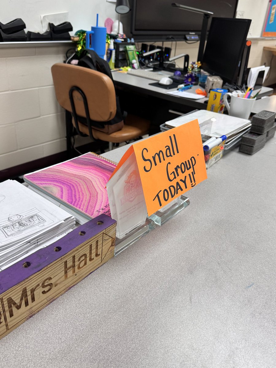 KerrieDHall's tweet photo. *Late post from Friday.
I love it when they get so excited to see this sign! So cute!🥰 @kahlams @CFISDScience #teacherlife #middleschoolscience https://t.co/i3f5dt1CdS