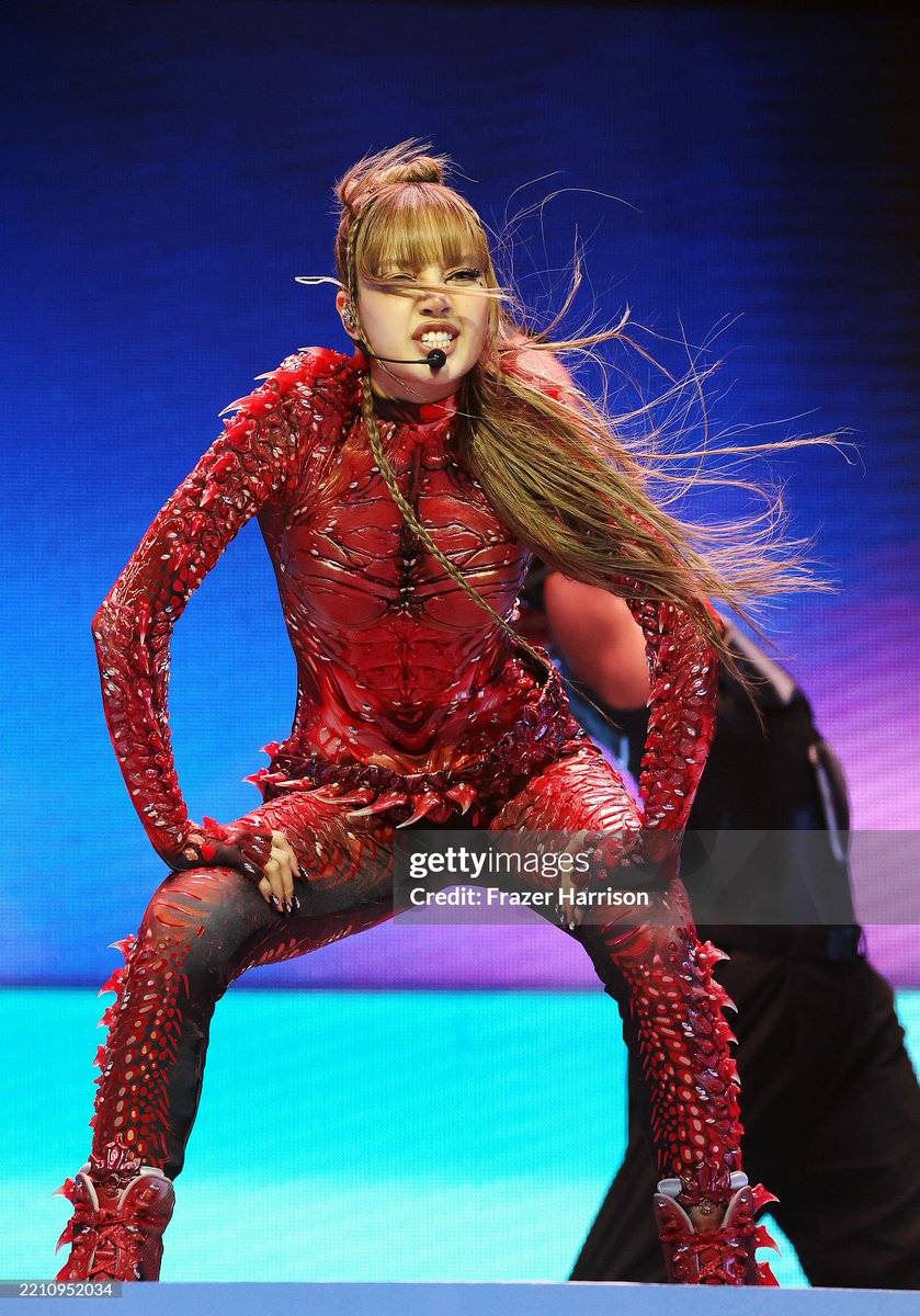 babylalisalloud's tweet photo. LISA ร้อนแรงเกิ๊นนนน❤️‍🔥❤️‍🔥

ROCKSTAR LISA COACHELLA
#LISA @wearelloud
#LISACHELLA #Coachella2025 https://t.co/w7BcGmzQSH