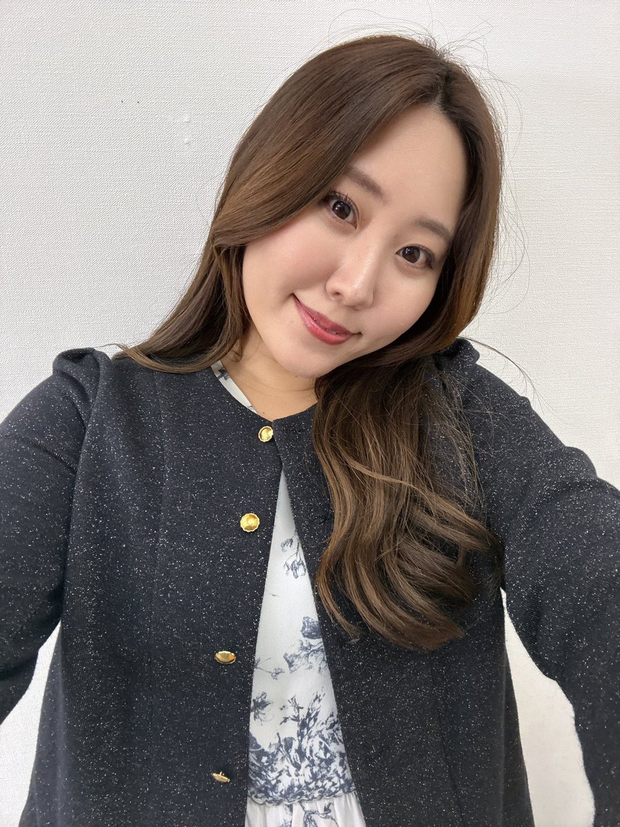 runakumaa's tweet photo. もうあまり在庫残ってないようですが、あやこさんの作ったカーディガン可愛すぎた🥺🙌
写真で見るよりもデイリーにきれそうな素材感で楽ちんすぎた!
Mサイズでしっかりボタン閉まります◎
#Ayakoi https://t.co/9f9yQTqbEs