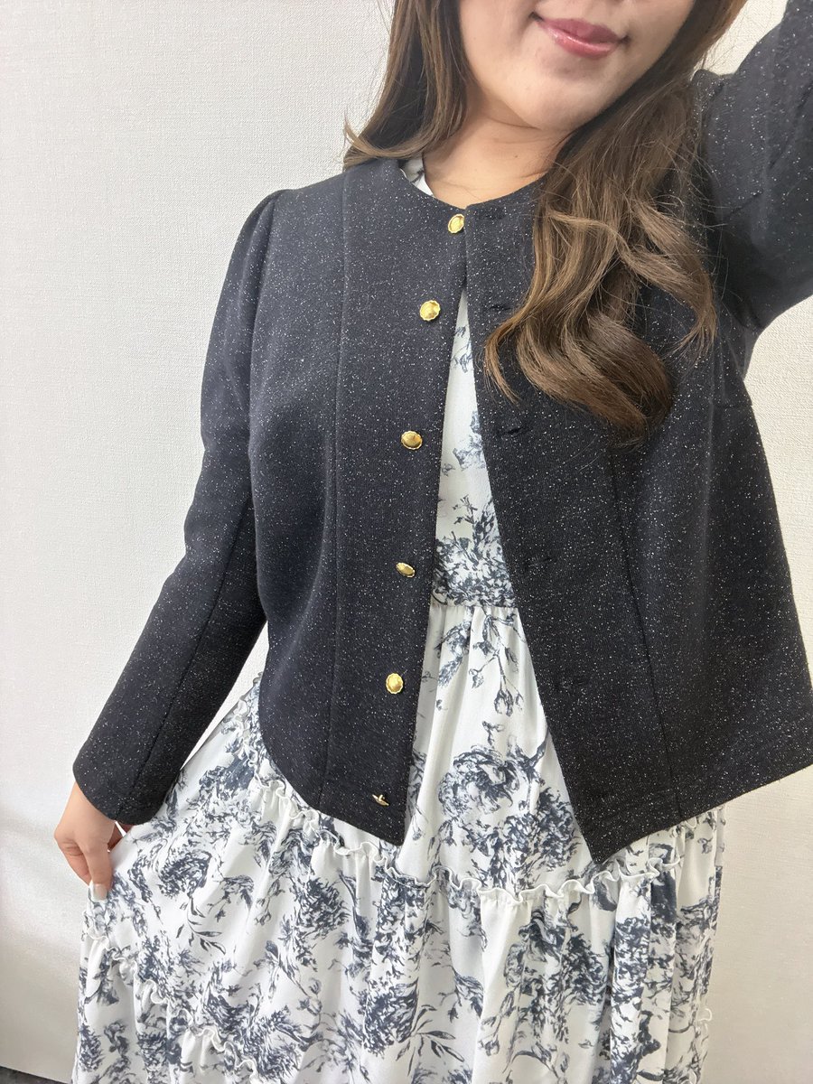 runakumaa's tweet photo. もうあまり在庫残ってないようですが、あやこさんの作ったカーディガン可愛すぎた🥺🙌
写真で見るよりもデイリーにきれそうな素材感で楽ちんすぎた!
Mサイズでしっかりボタン閉まります◎
#Ayakoi https://t.co/9f9yQTqbEs