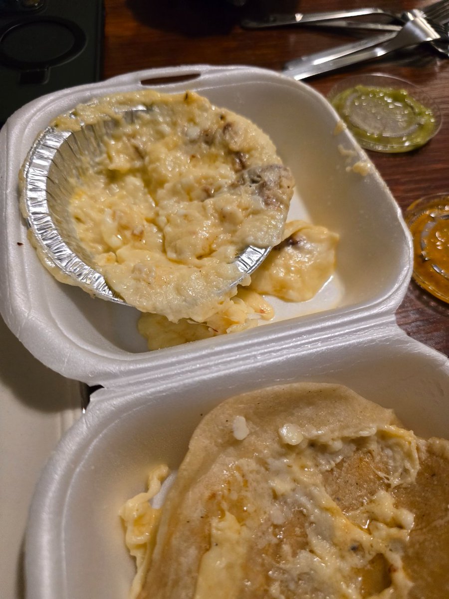TonyAlvG7's tweet photo. @Uber_MEX llevo esperando desde ayer por una solución, pedí por la app, mi pedido llegó menos de la mitad, empaque dañado, comida chorreada y un pelo, necesito solución. https://t.co/pjipfsJDlw